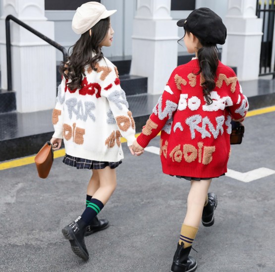 2019冬服新作韓国子供服　女の子  英文字柄　セーター