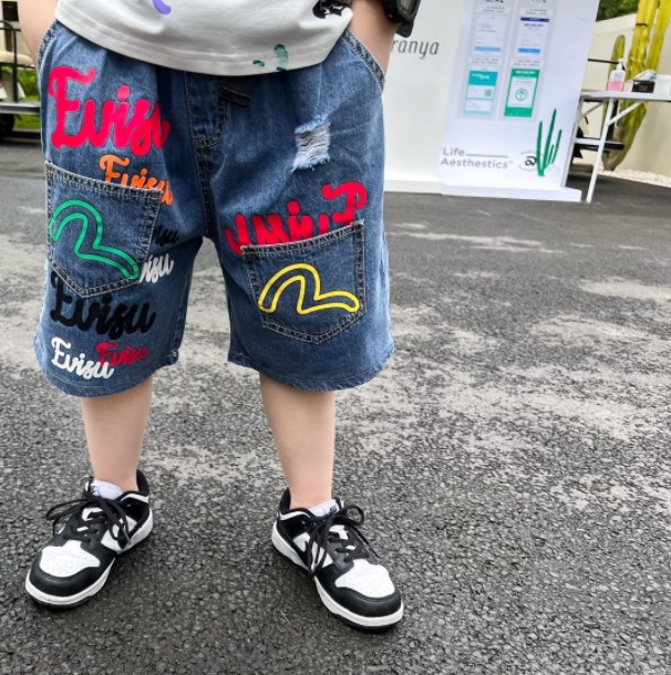 2022夏服新作韓国子供服  男の子　英字ロゴ　5分丈パンツ