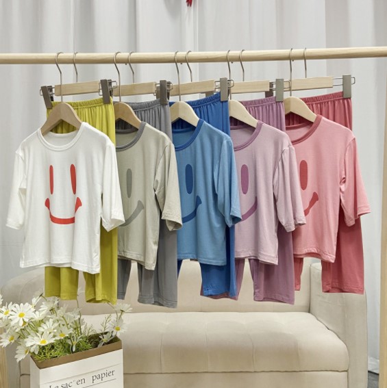 2022夏服新作韓国子供服　Smile柄　6色　上下セット