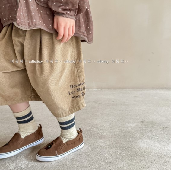 2023春服新作韓国子供服　女の子　英字ロゴ　7分丈パンツ