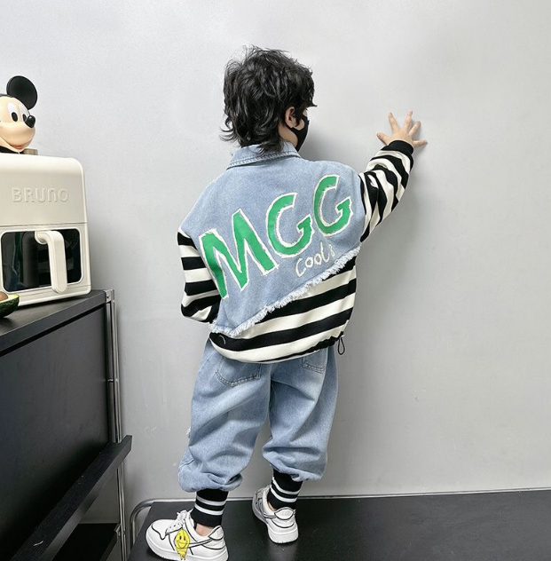 2023秋服新作韓国子供服　男の子　デニム　上下セット