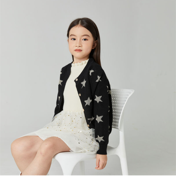 2023秋服新作韓国子供服　女の子　星柄　カーディガン