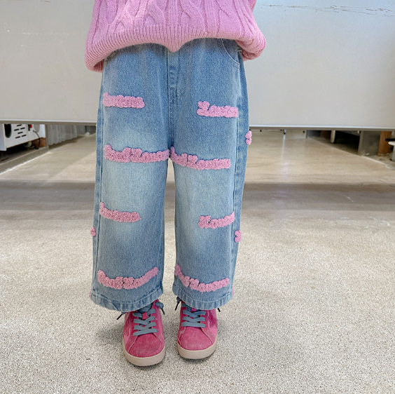 2023新作韓国子供服　女の子  英字ロゴ　デニムパンツ