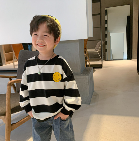 2023秋服新作韓国子供服　男の子　ボーダー　トレーナー