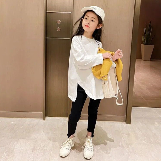2023秋服新作韓国子供服　女の子　無地　ロングｔシャツ