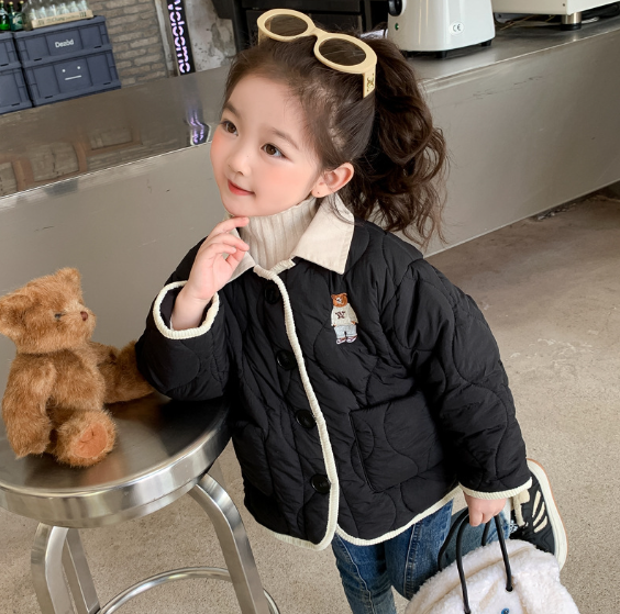 2023冬服新作韓国子供服　女の子　くまちゃん柄　アウター