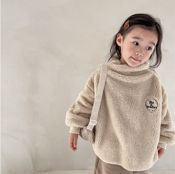 2023冬服新作韓国子供服　女の子  英字ロゴ　トップス