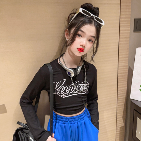 2024春服新作韓国子供服　女の子　英字ロゴ　長袖ｔシャツ