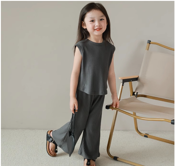 2024夏服新作韓国子供服　女の子　無地上下セット