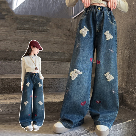 2025秋服新作韓国子供服　刺繍くまちゃん柄　デニムパンツ
